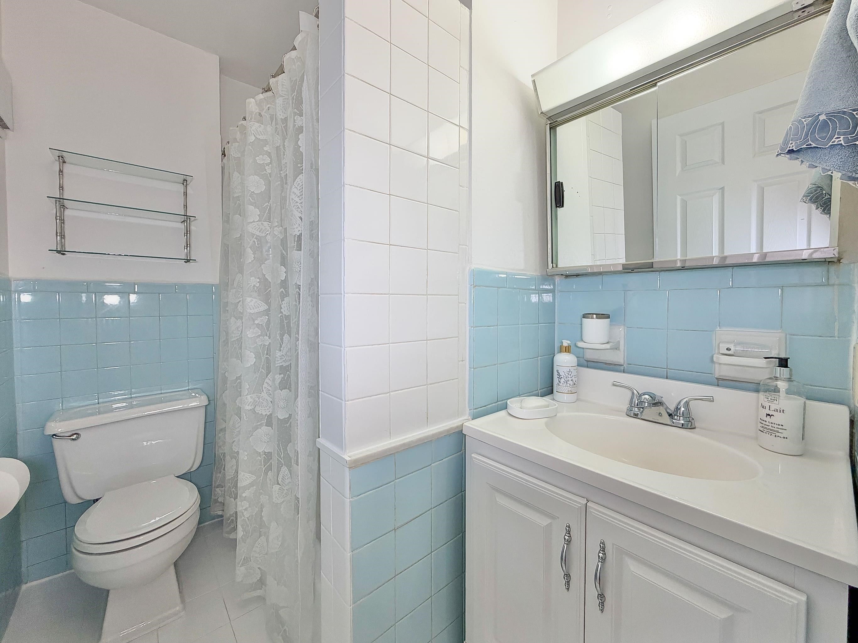 56 68TH ST Unit: 3