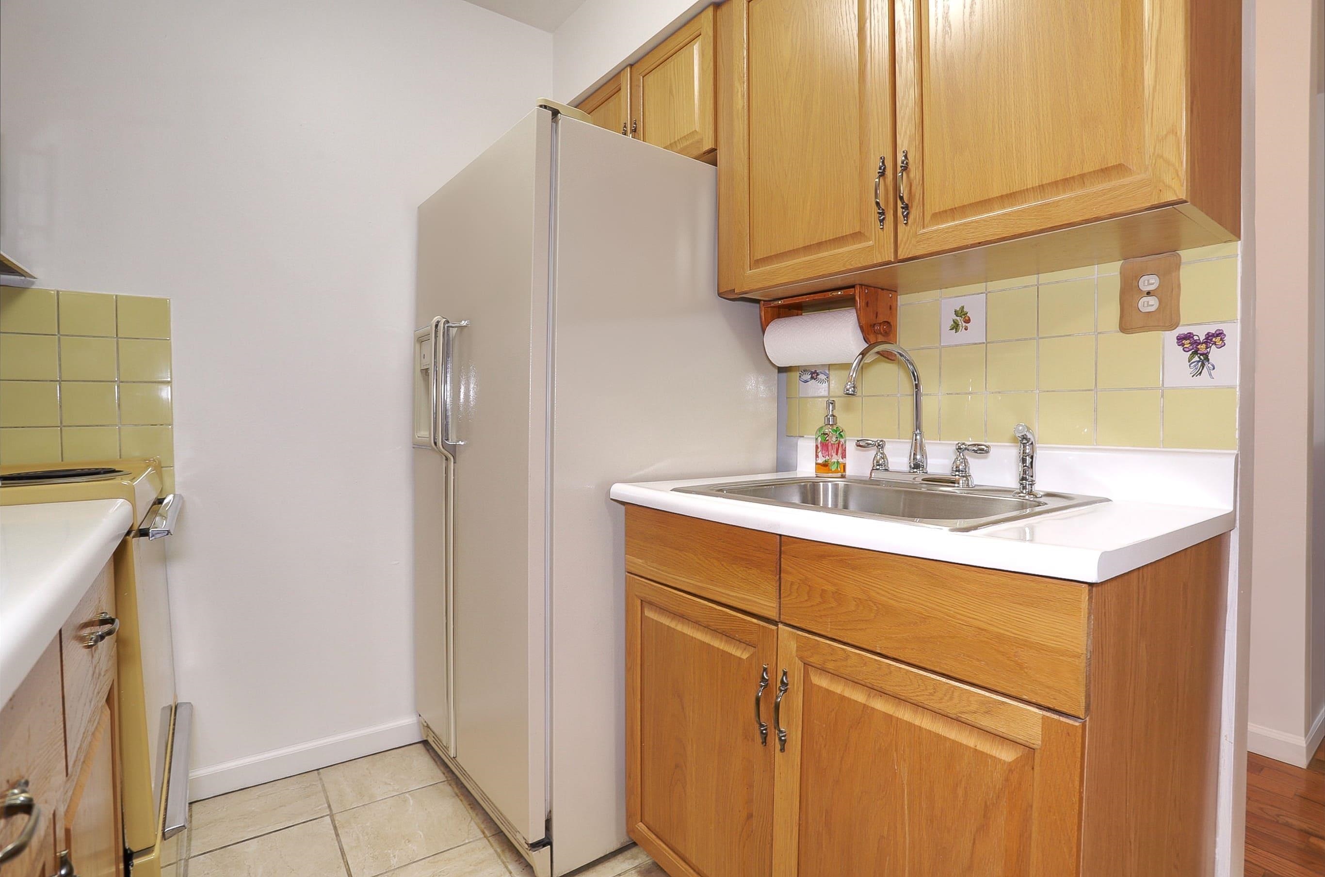 56 68TH ST Unit: 3