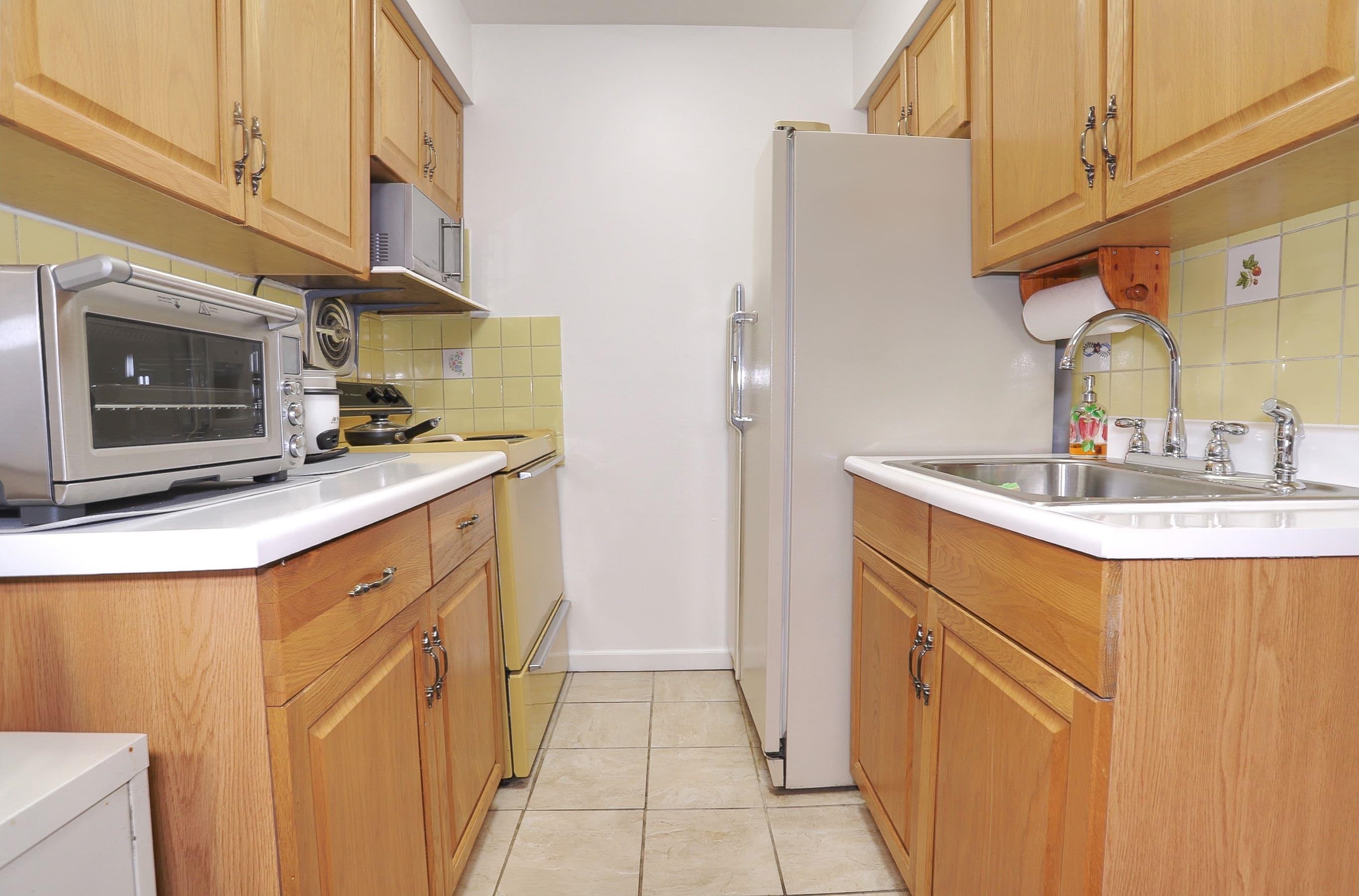 56 68TH ST Unit: 3