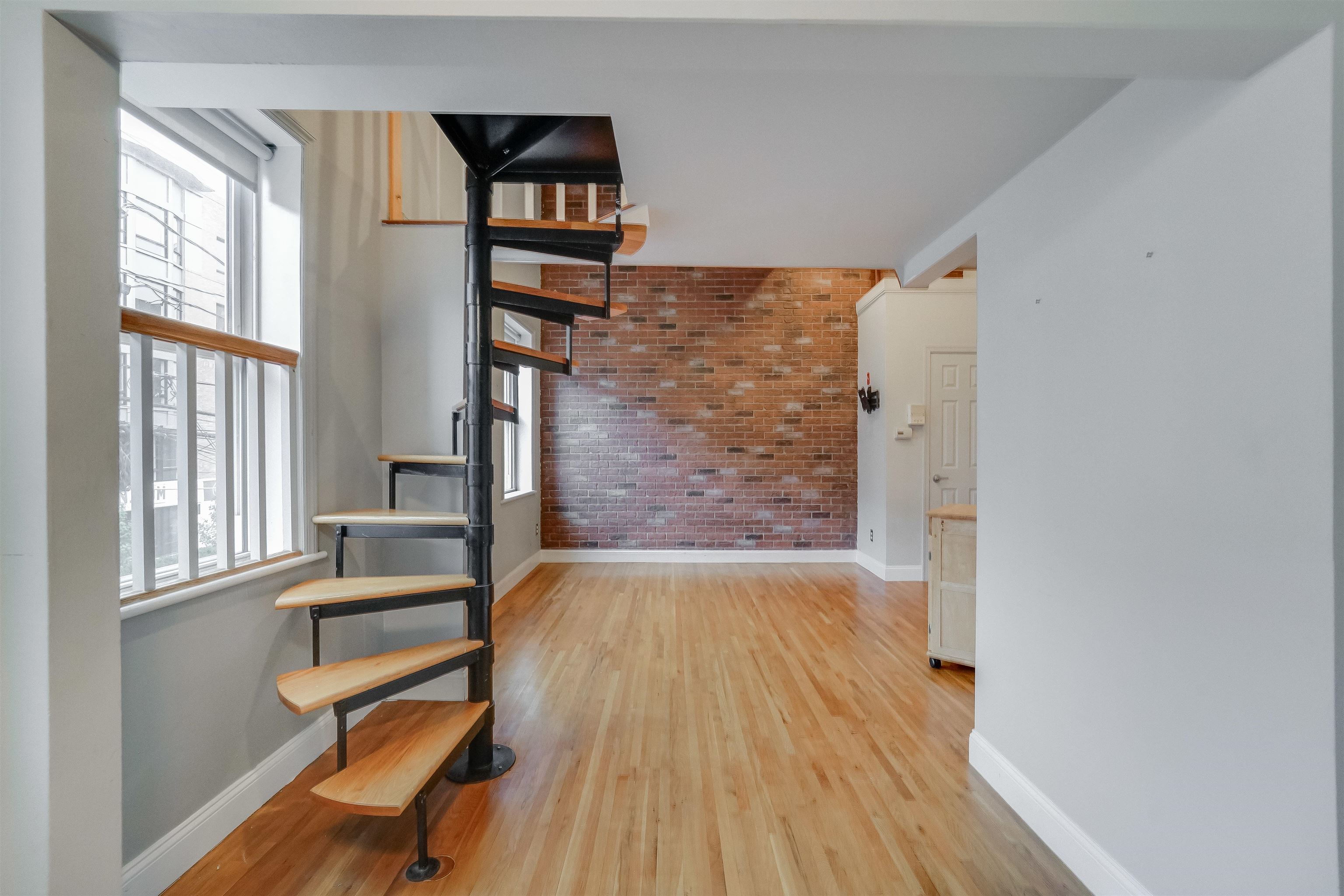 519 MONROE ST Unit: 2C