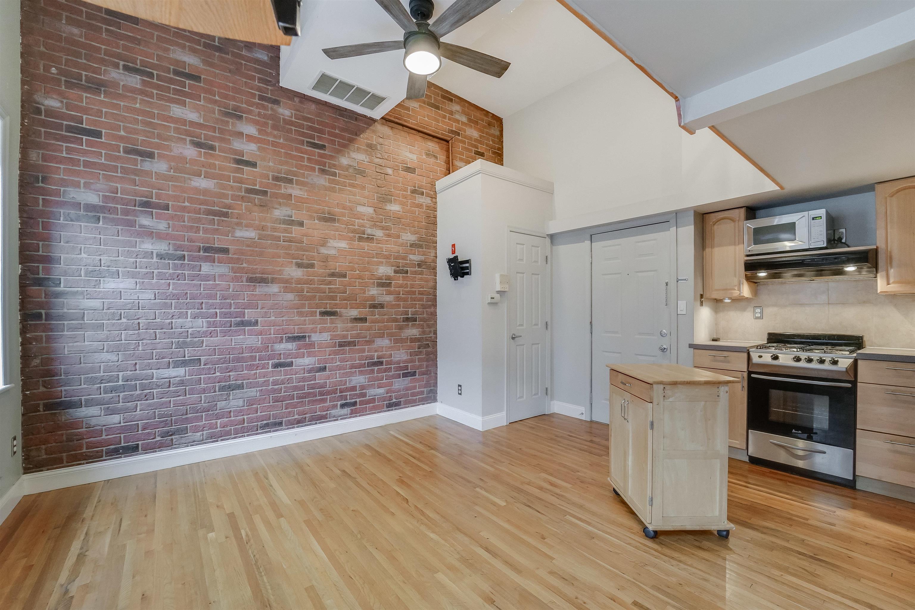 519 MONROE ST Unit: 2C