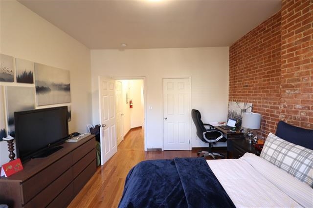 927 WILLOW AVE Unit: 4