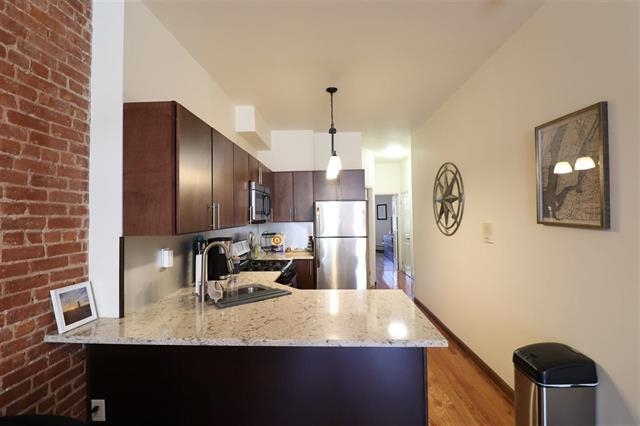 927 WILLOW AVE Unit: 4