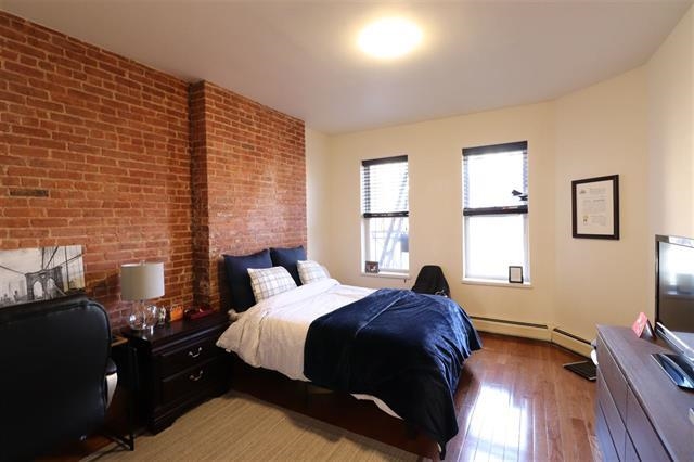 927 WILLOW AVE Unit: 4