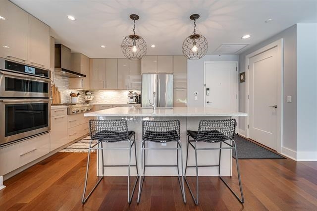 100 ETON ROW Unit: 204