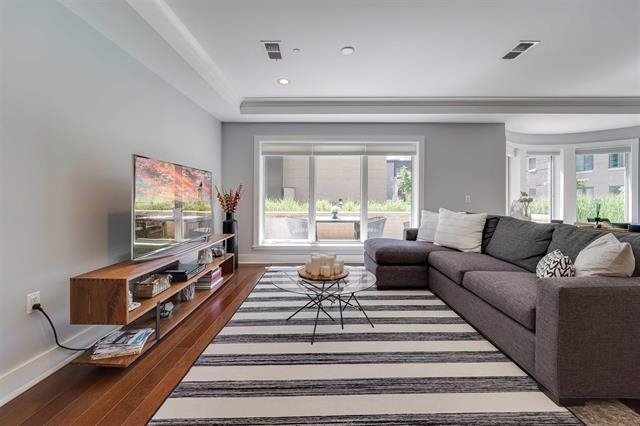 100 ETON ROW Unit: 204