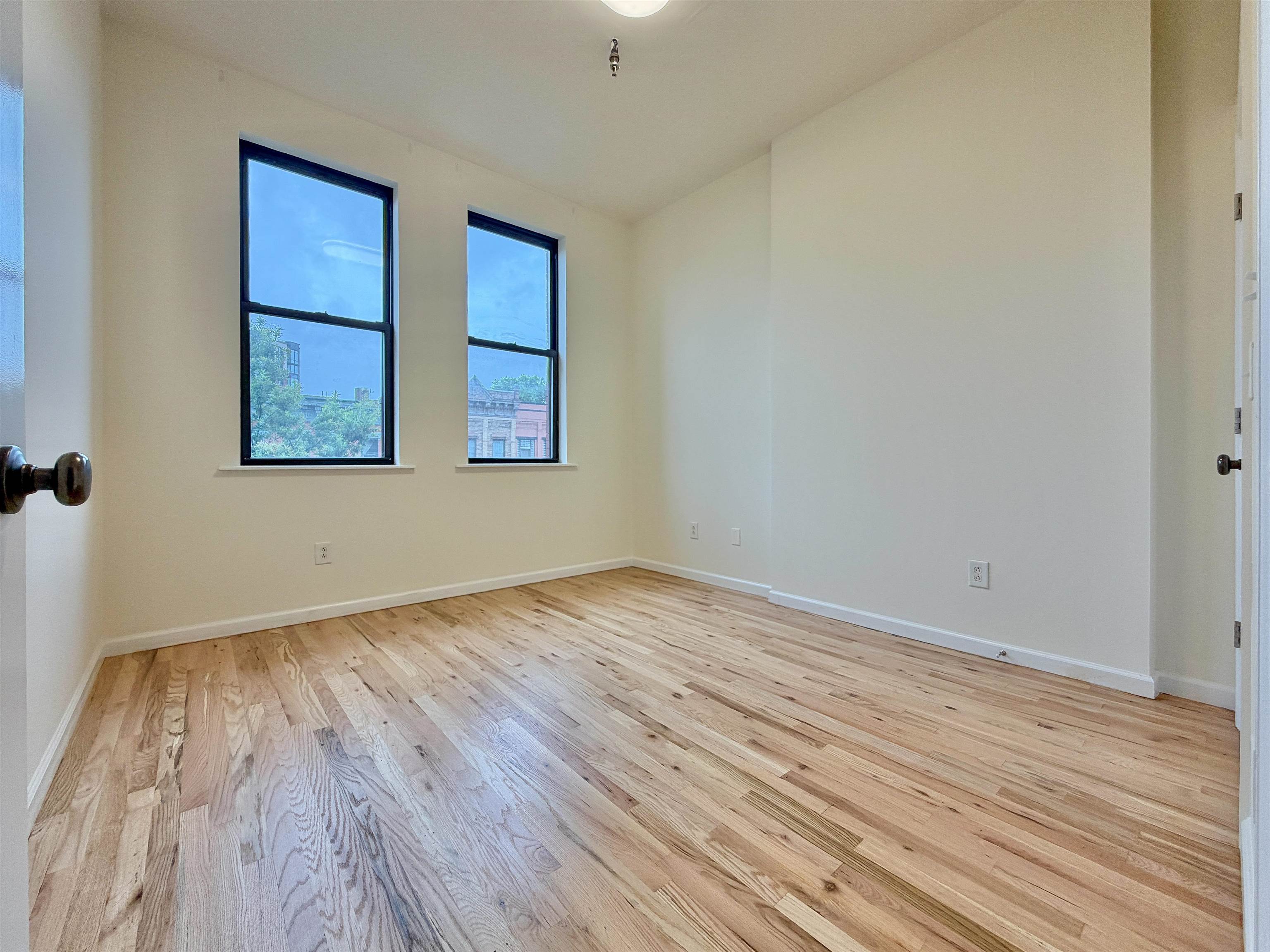 105 11TH ST Unit: 4F