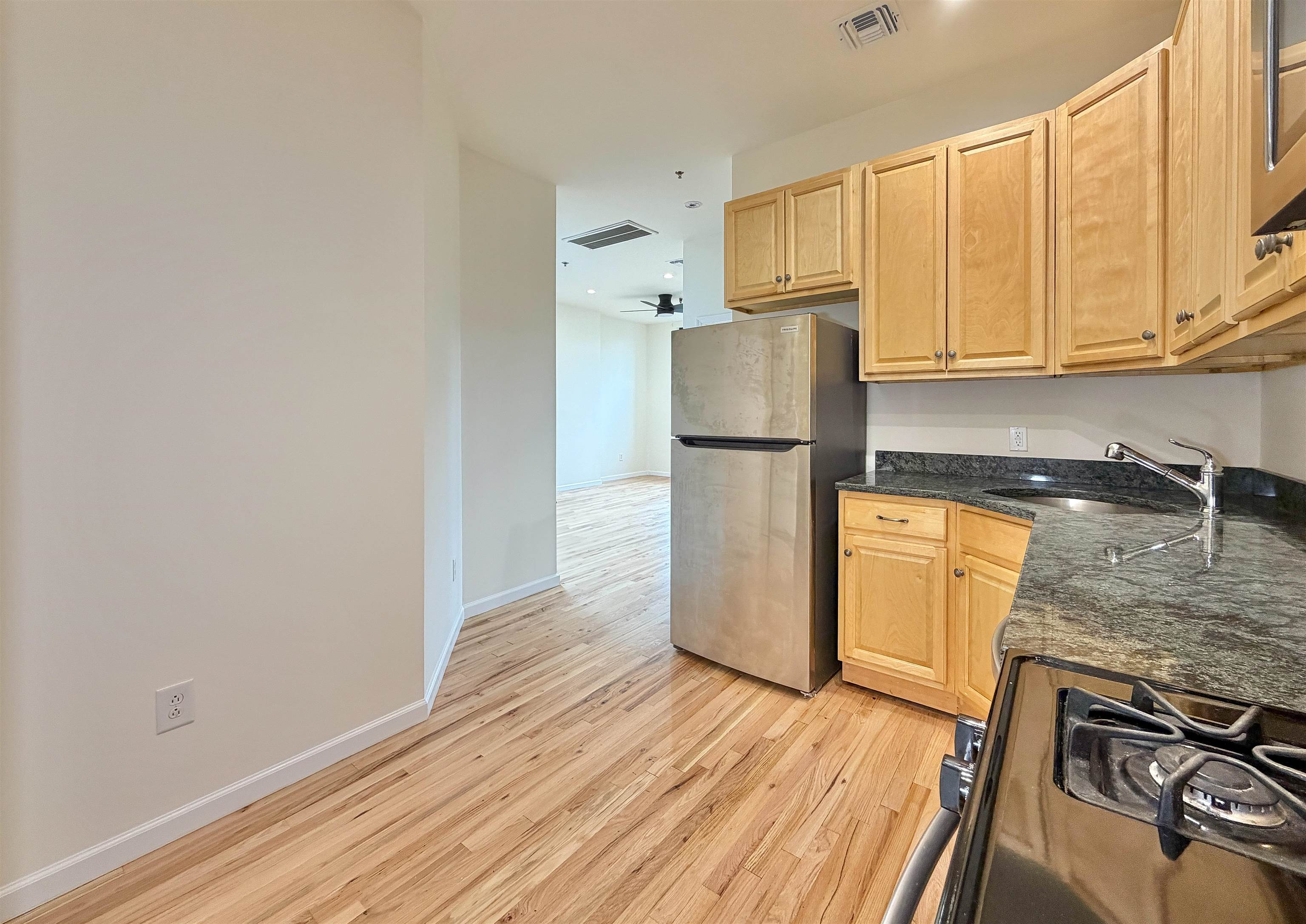 105 11TH ST Unit: 4F