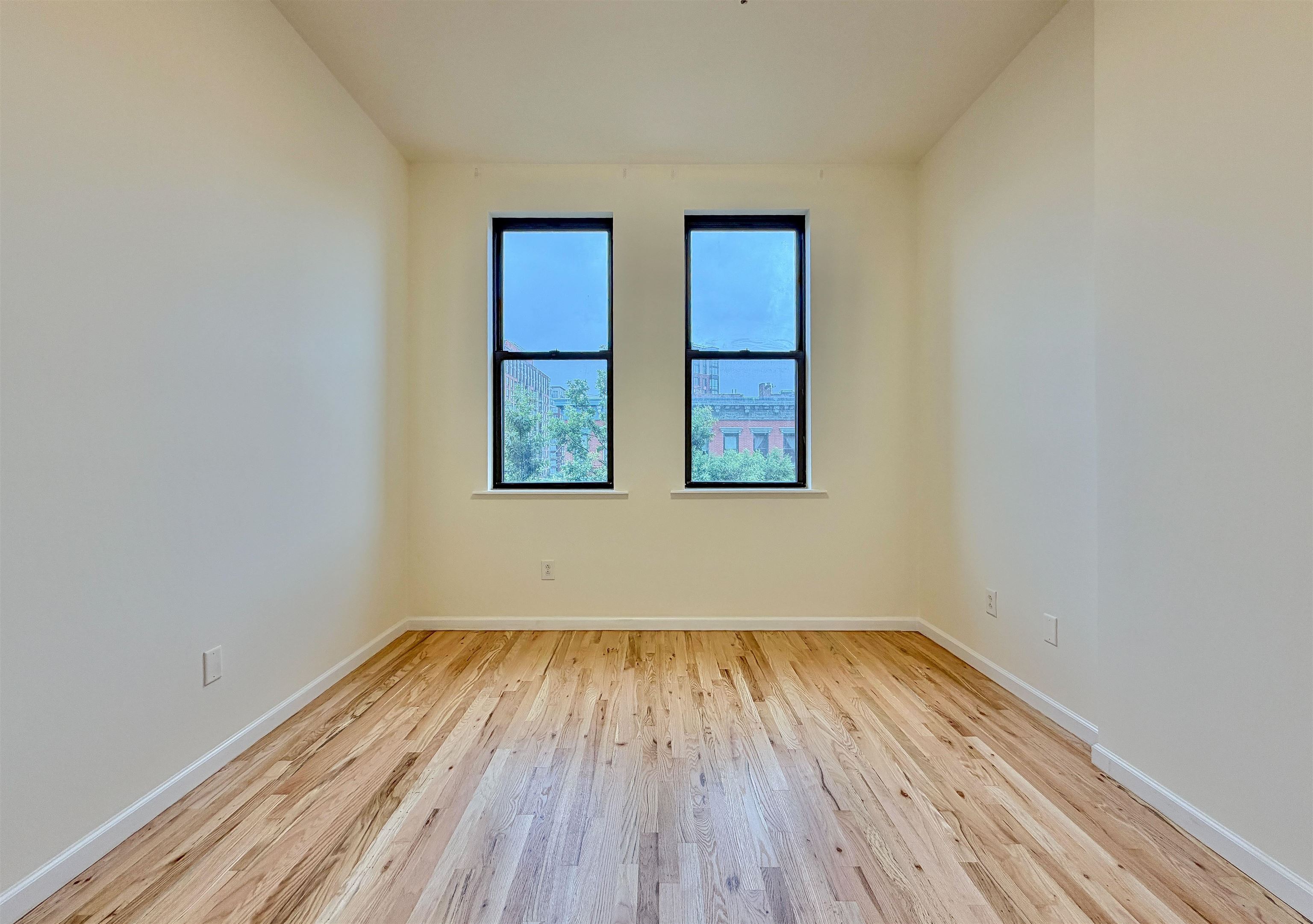 105 11TH ST Unit: 4F