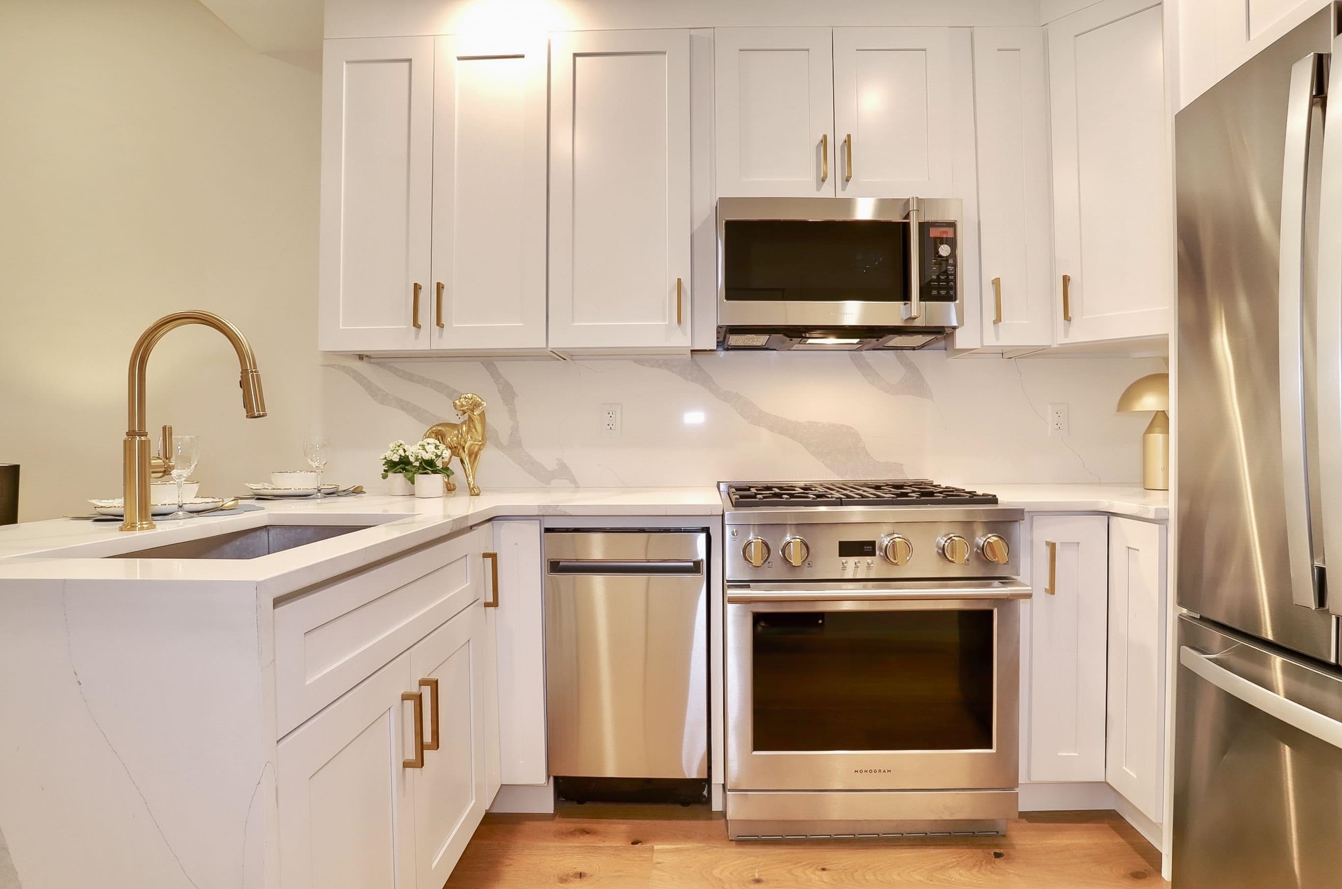 842 PARK AVE Unit: 302