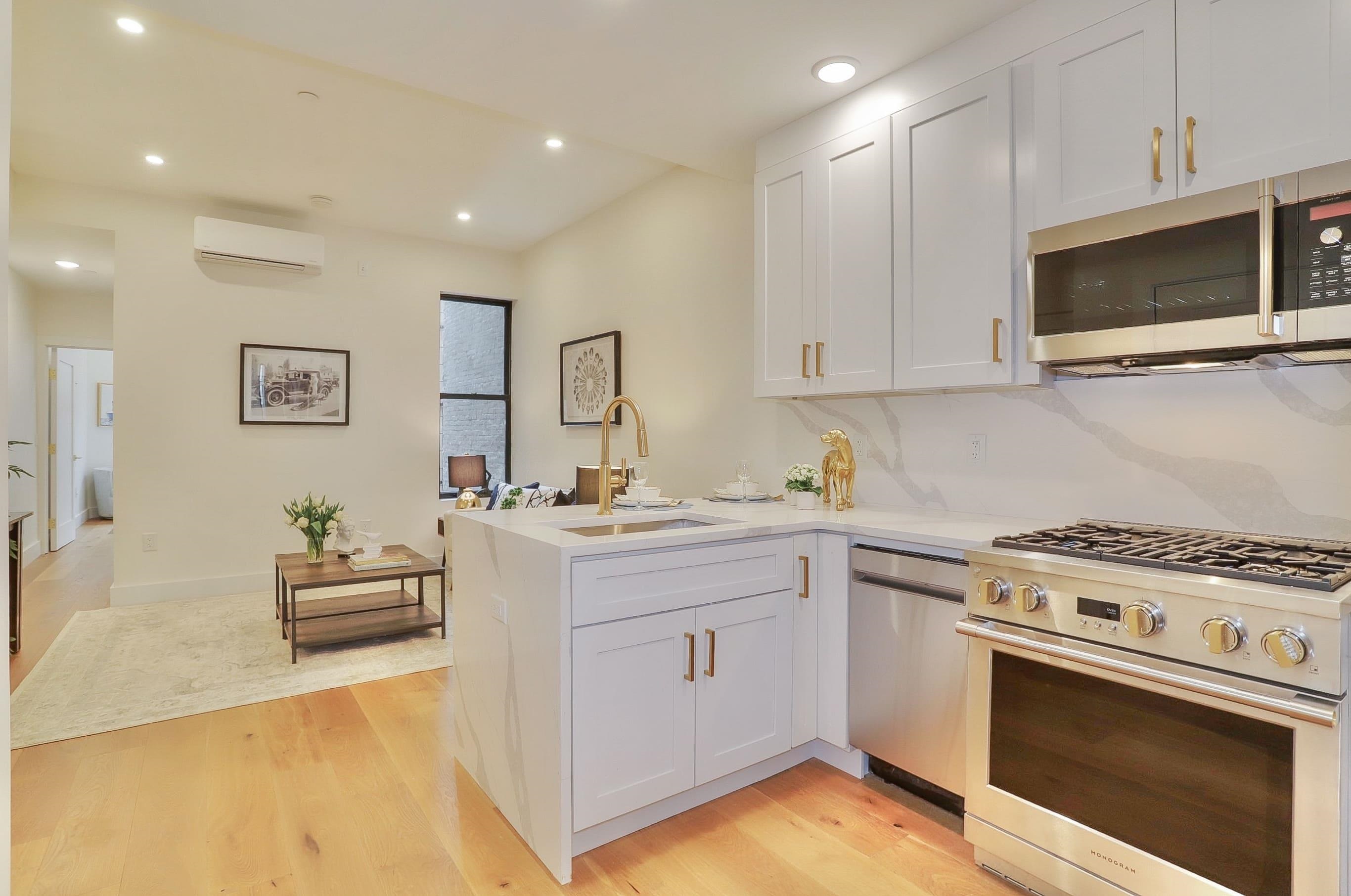 842 PARK AVE Unit: 302