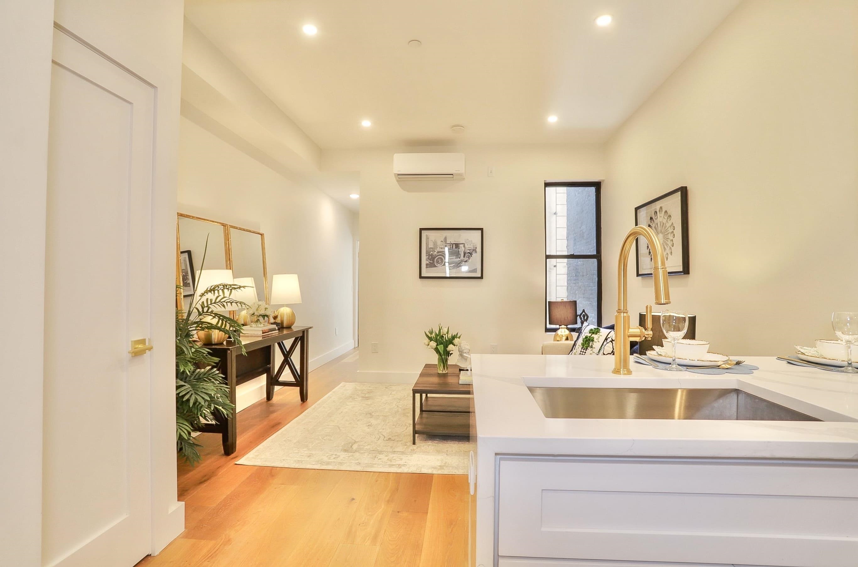 842 PARK AVE Unit: 302