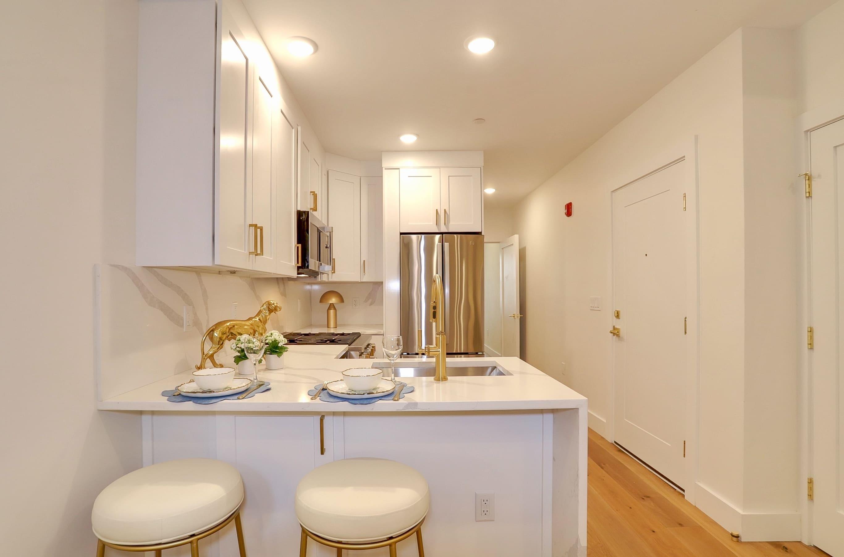 842 PARK AVE Unit: 302