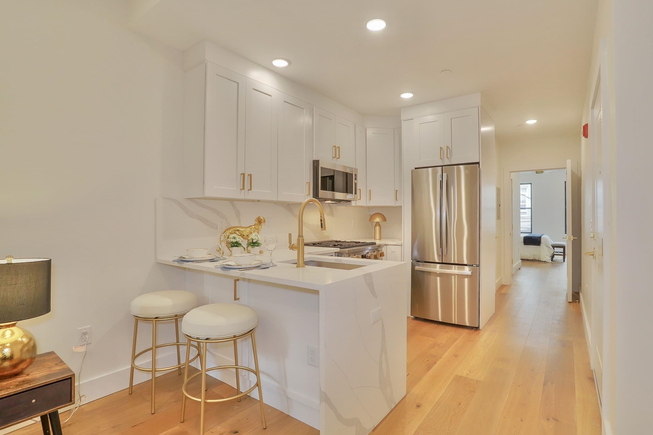 842 PARK AVE Unit: 302