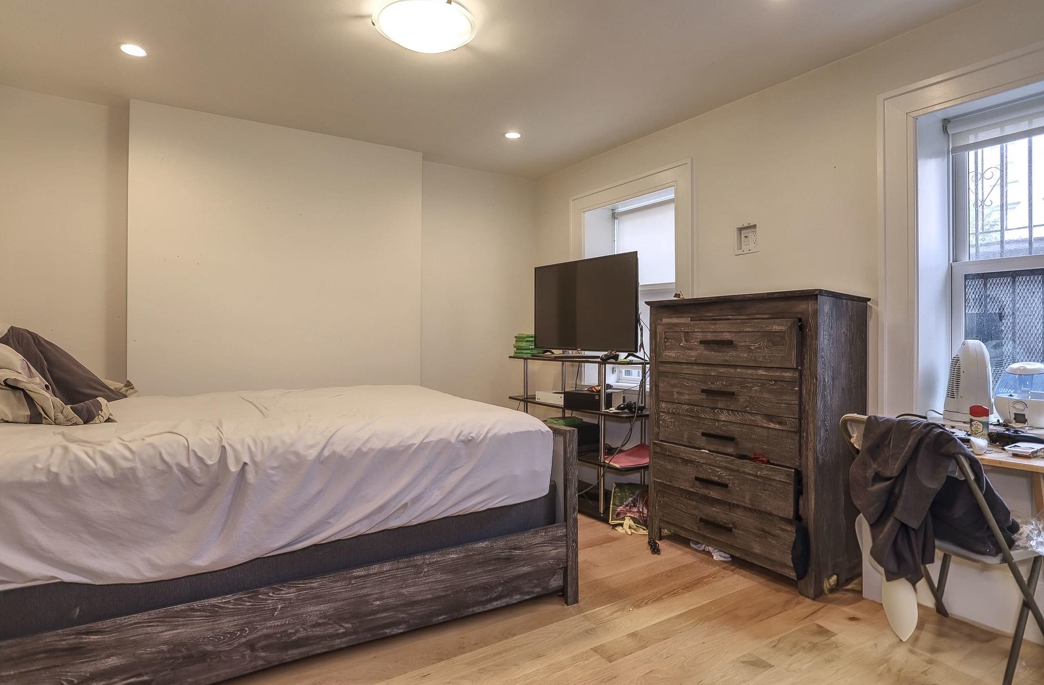 627 WASHINGTON ST Unit: 1