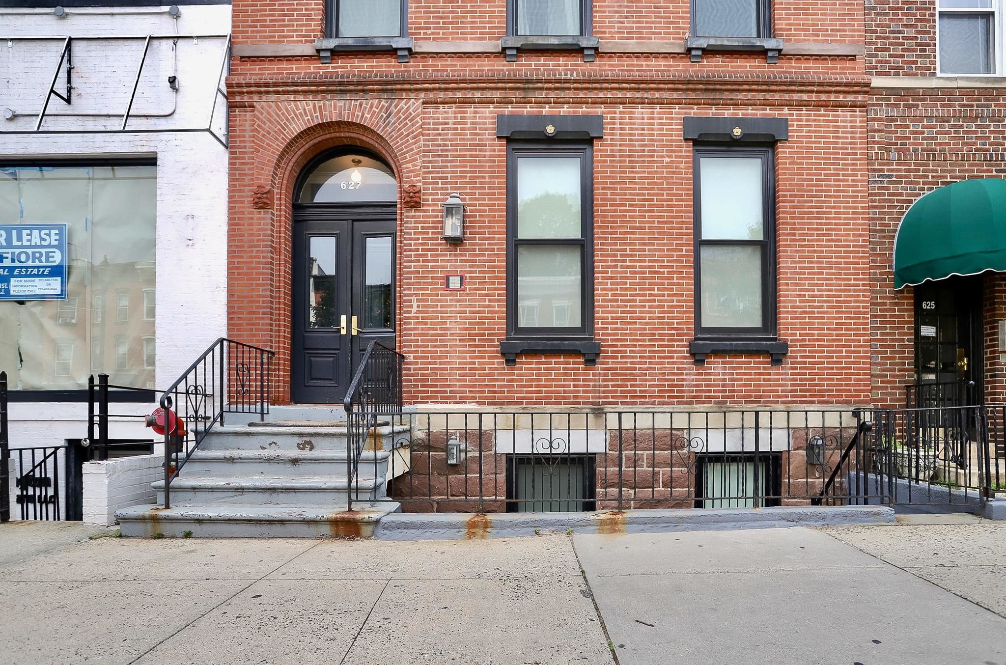 627 WASHINGTON ST Unit: 1
