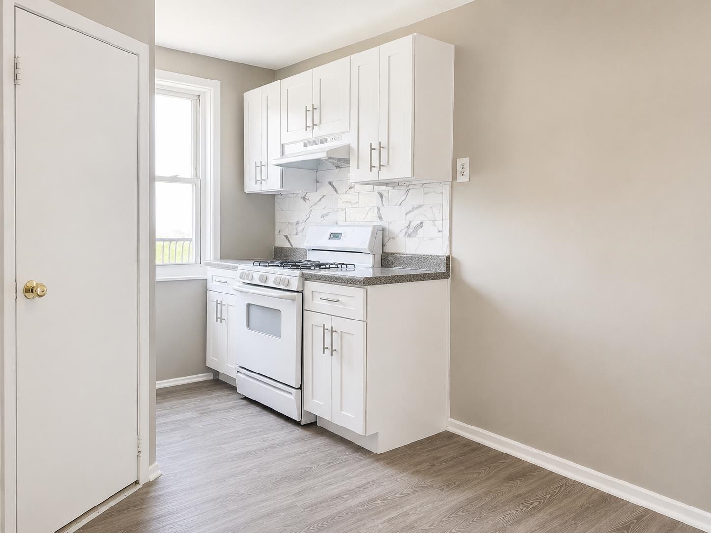 460 MERCER ST Unit: 3L