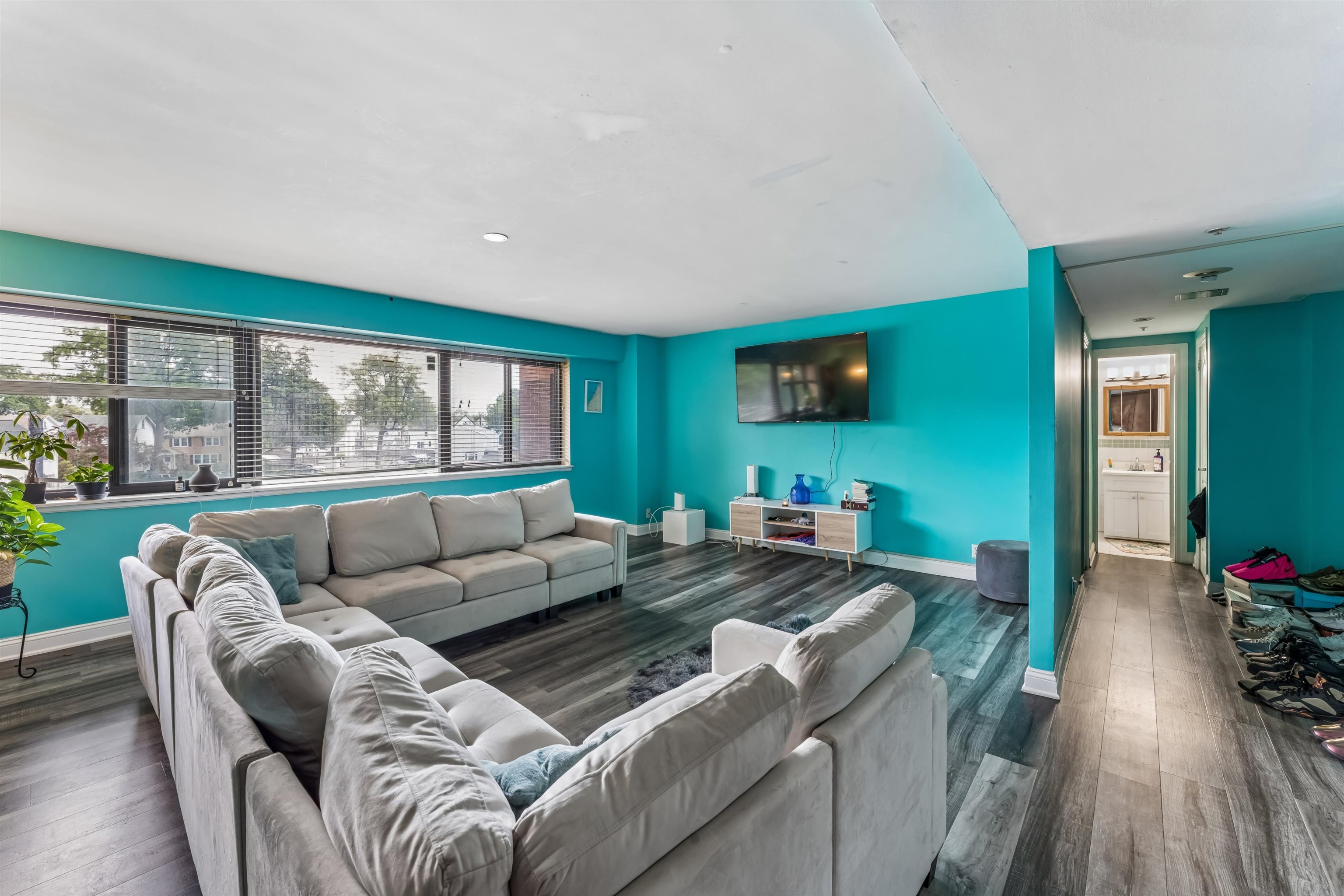 60 PARKWAY DR Unit: 1M