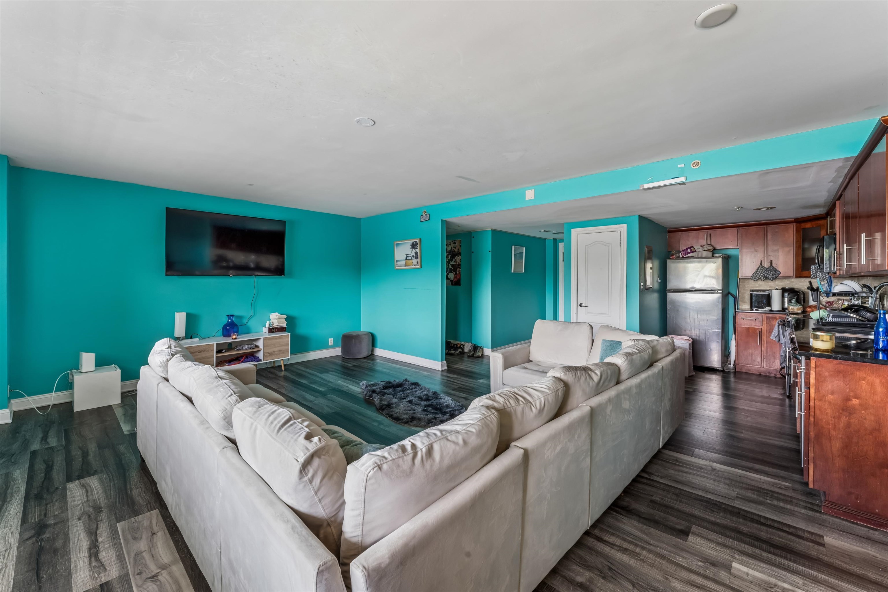 60 PARKWAY DR Unit: 1M