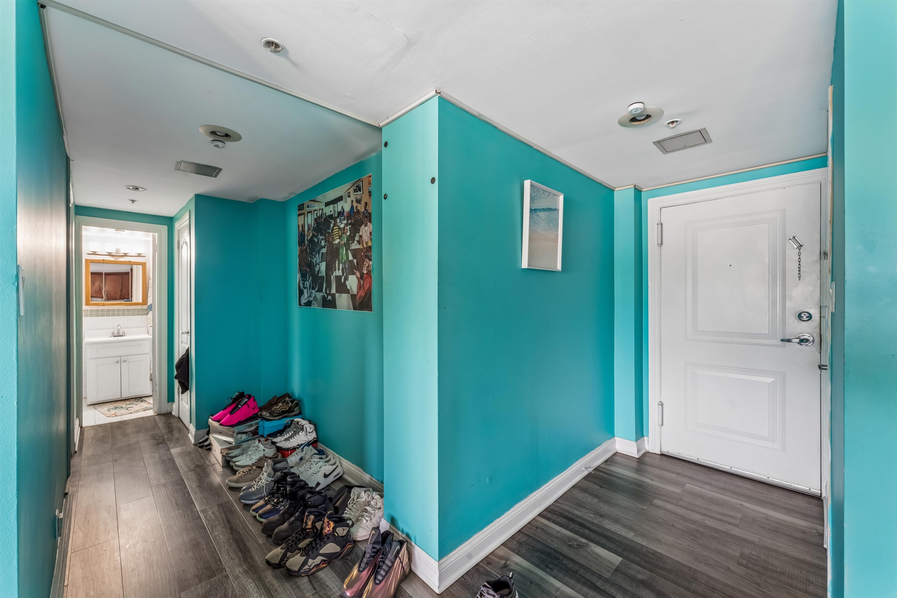60 PARKWAY DR Unit: 1M