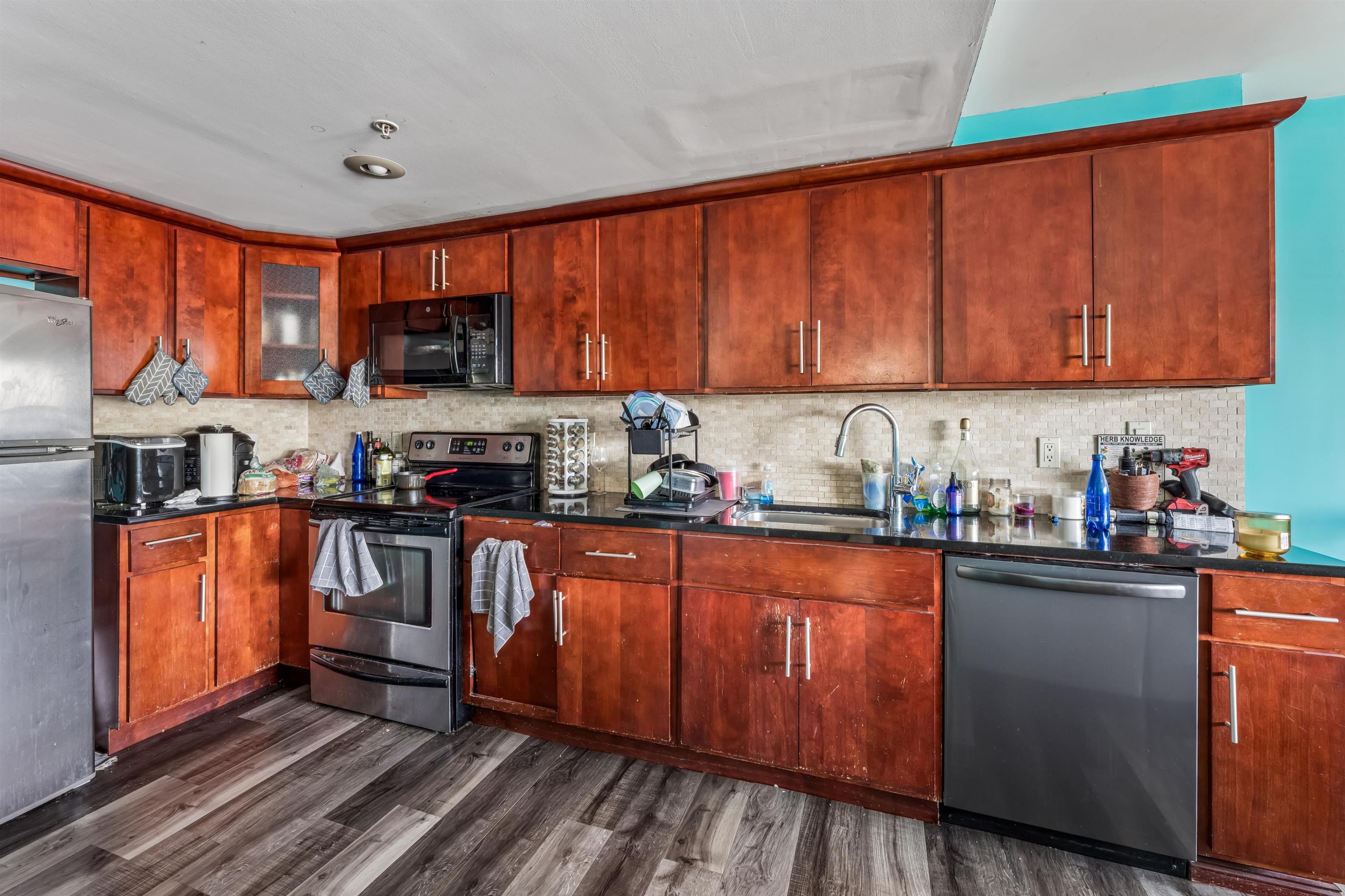 60 PARKWAY DR Unit: 1M