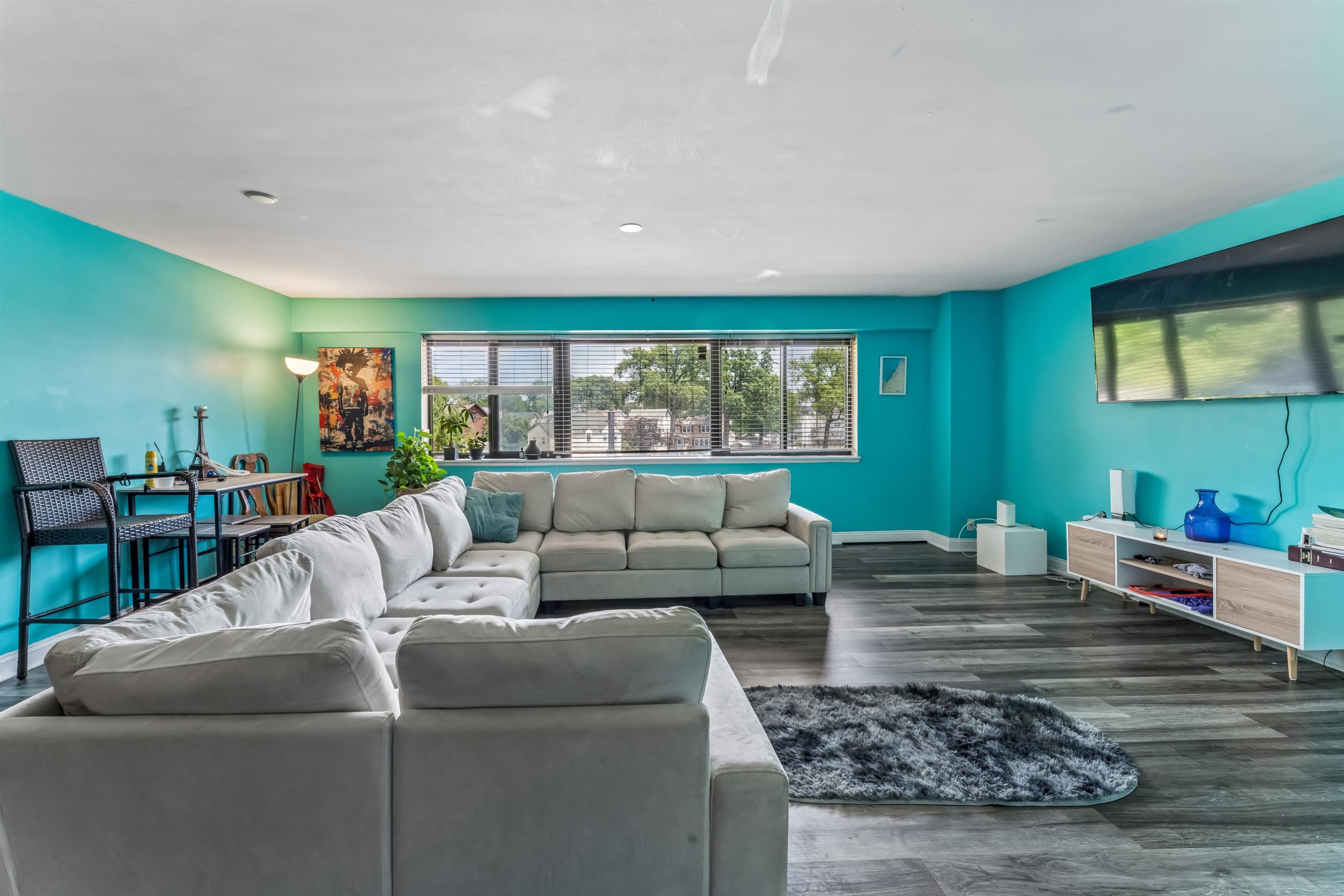 60 PARKWAY DR Unit: 1M