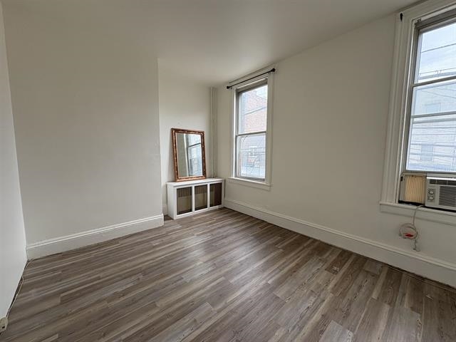 589 PALISADE AVE Unit: 2