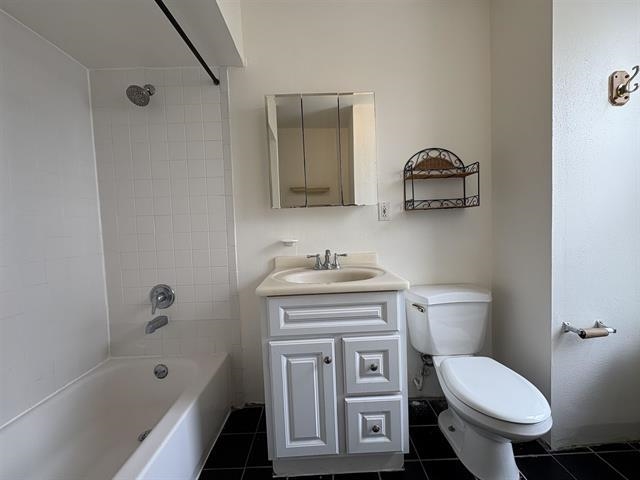 589 PALISADE AVE Unit: 2