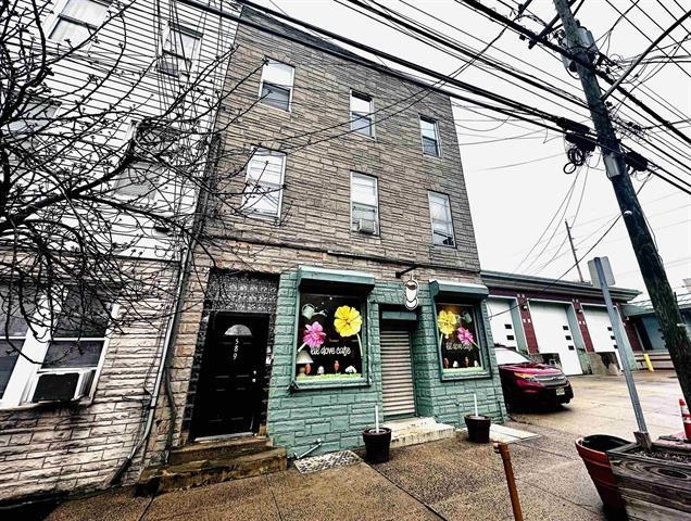 589 PALISADE AVE Unit: 2