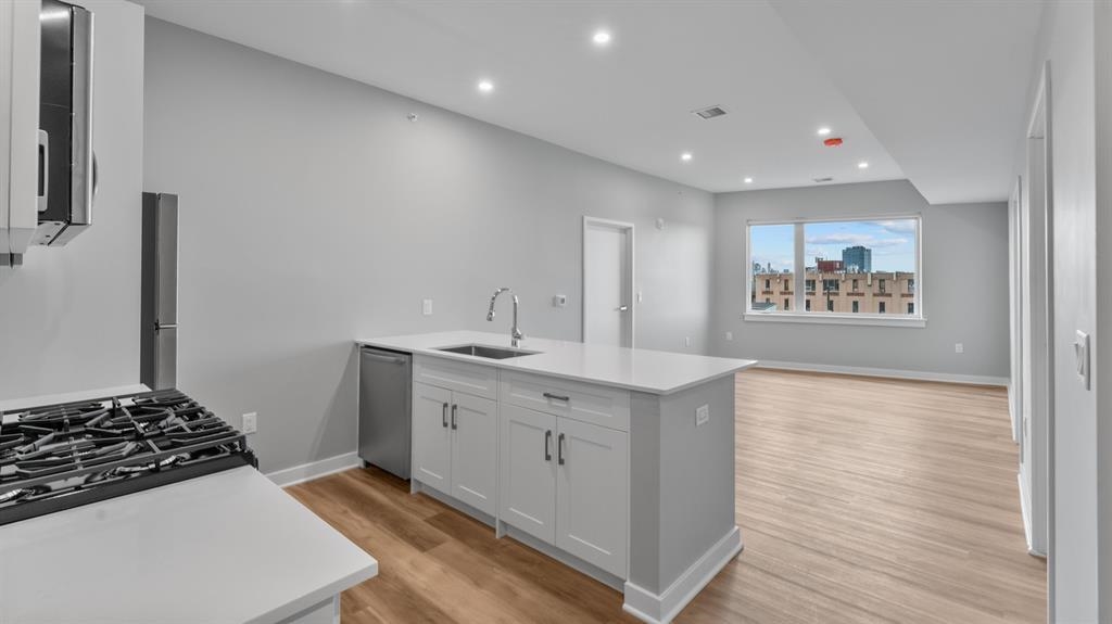 475 COMMUNIPAW AVE Unit: 207