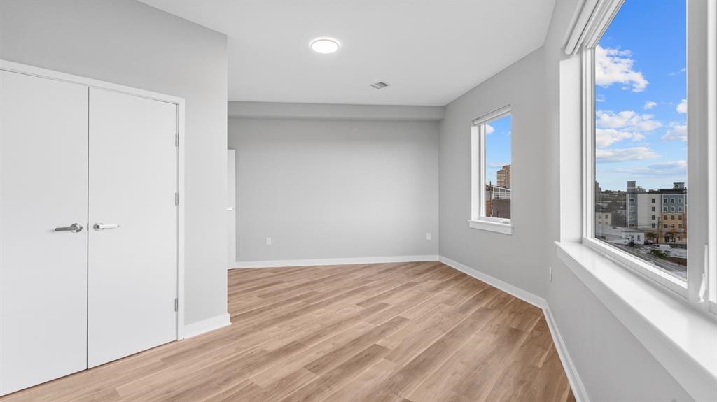 475 COMMUNIPAW AVE Unit: 207