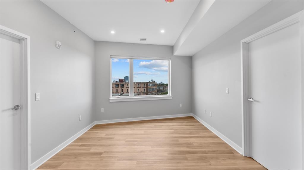 475 COMMUNIPAW AVE Unit: 207