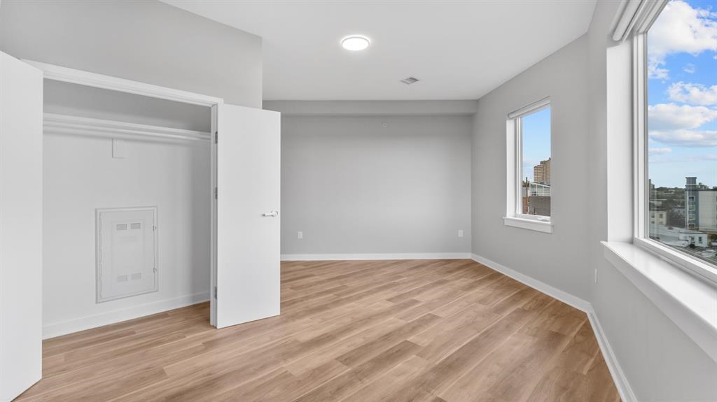 475 COMMUNIPAW AVE Unit: 207