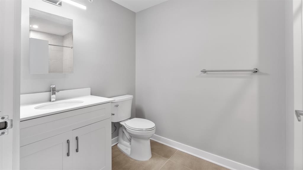 475 COMMUNIPAW AVE Unit: 207