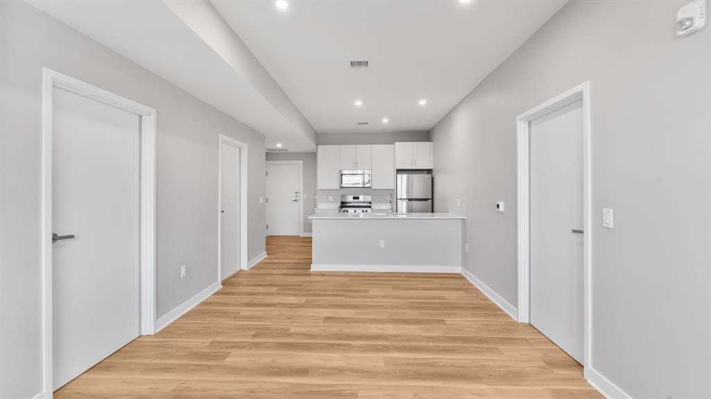 475 COMMUNIPAW AVE Unit: 207
