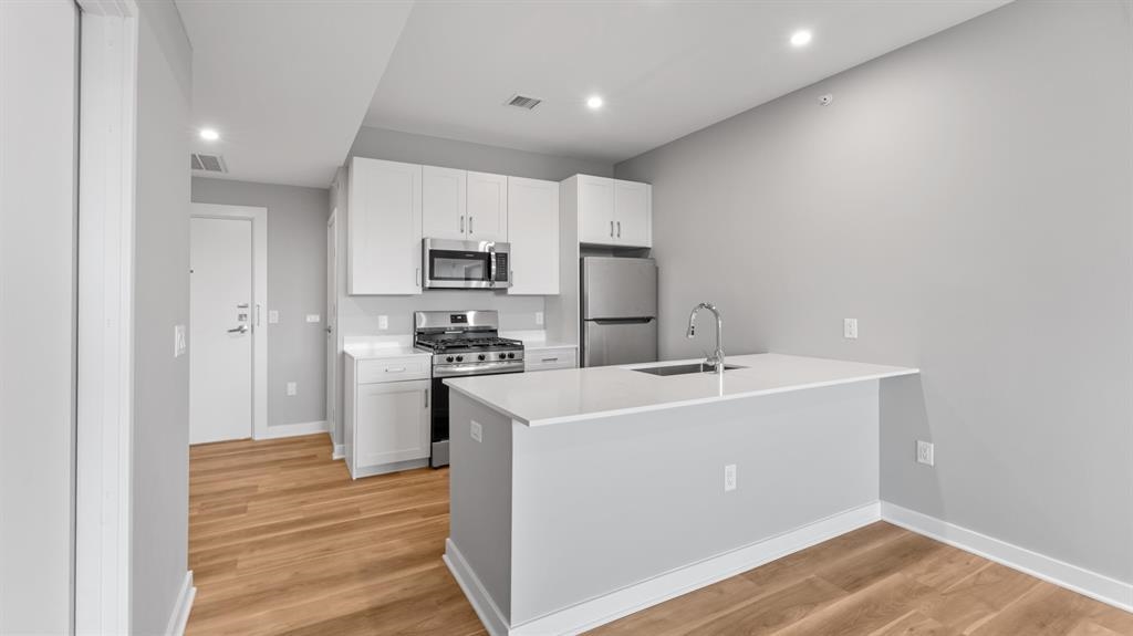 475 COMMUNIPAW AVE Unit: 207