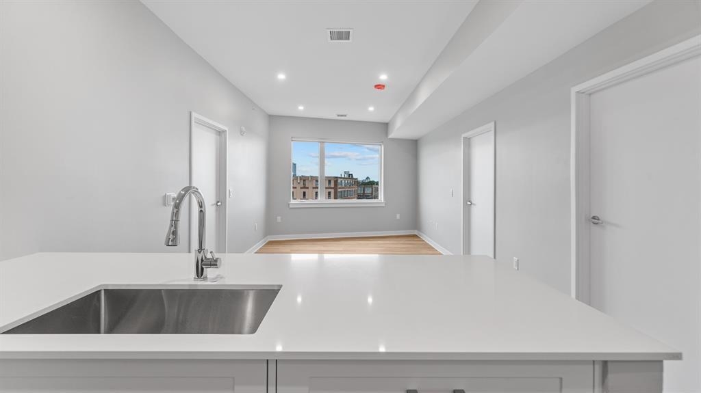 475 COMMUNIPAW AVE Unit: 207
