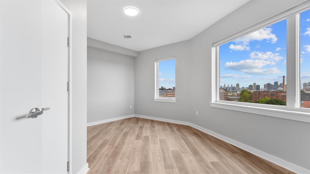 475 COMMUNIPAW AVE Unit: 207
