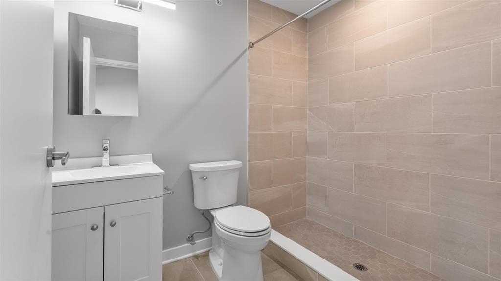475 COMMUNIPAW AVE Unit: 207