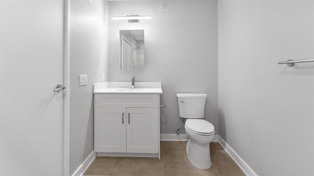 475 COMMUNIPAW AVE Unit: 207