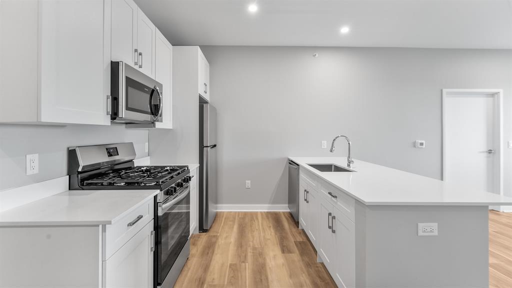 475 COMMUNIPAW AVE Unit: 207