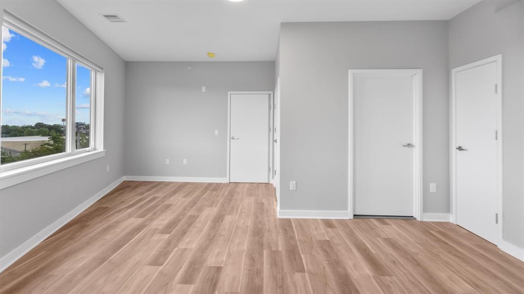 475 COMMUNIPAW AVE Unit: 207