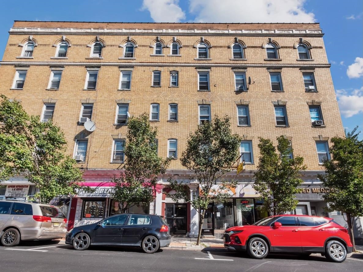 1614 SUMMIT AVE Unit: 4