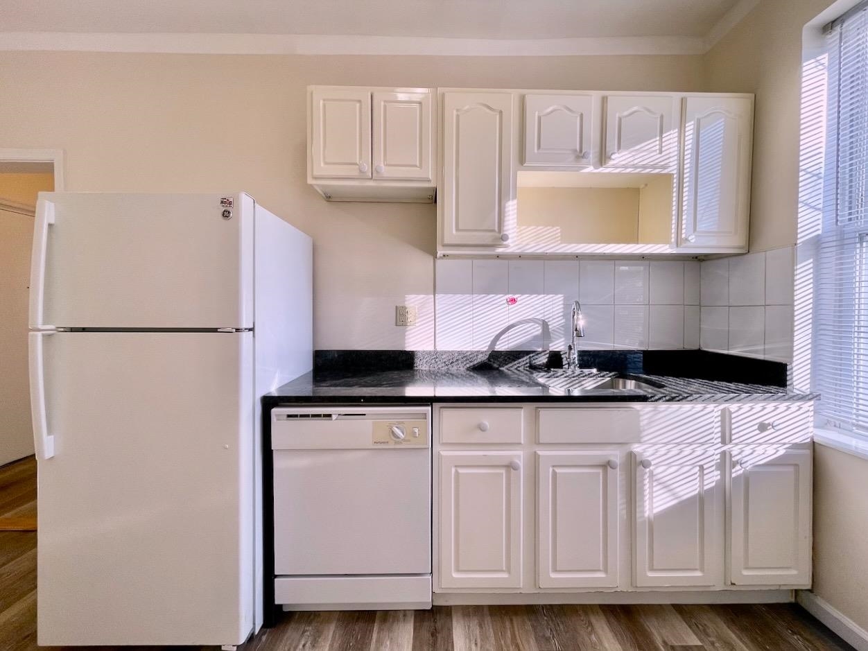 1614 SUMMIT AVE Unit: 4