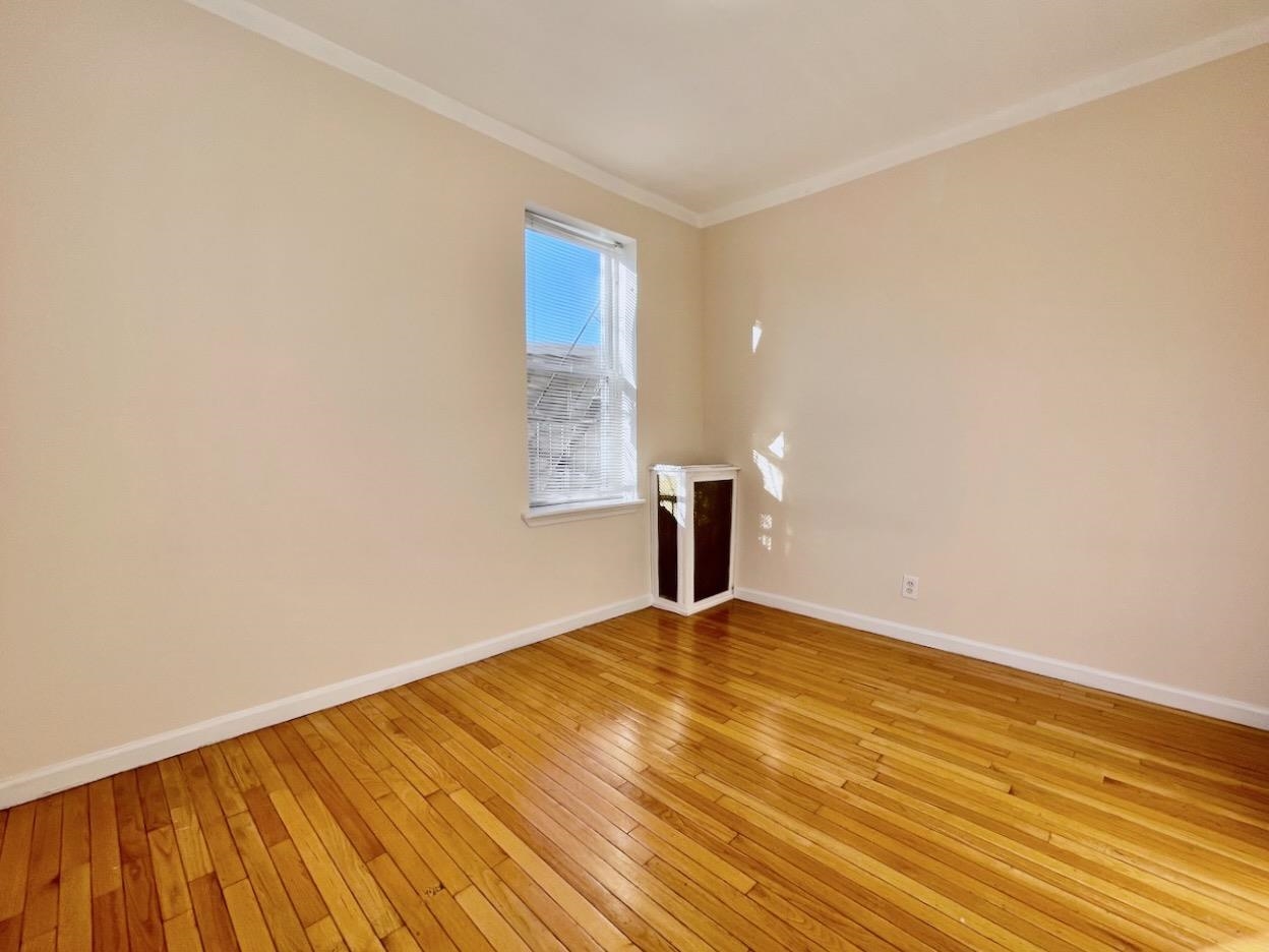 1614 SUMMIT AVE Unit: 4