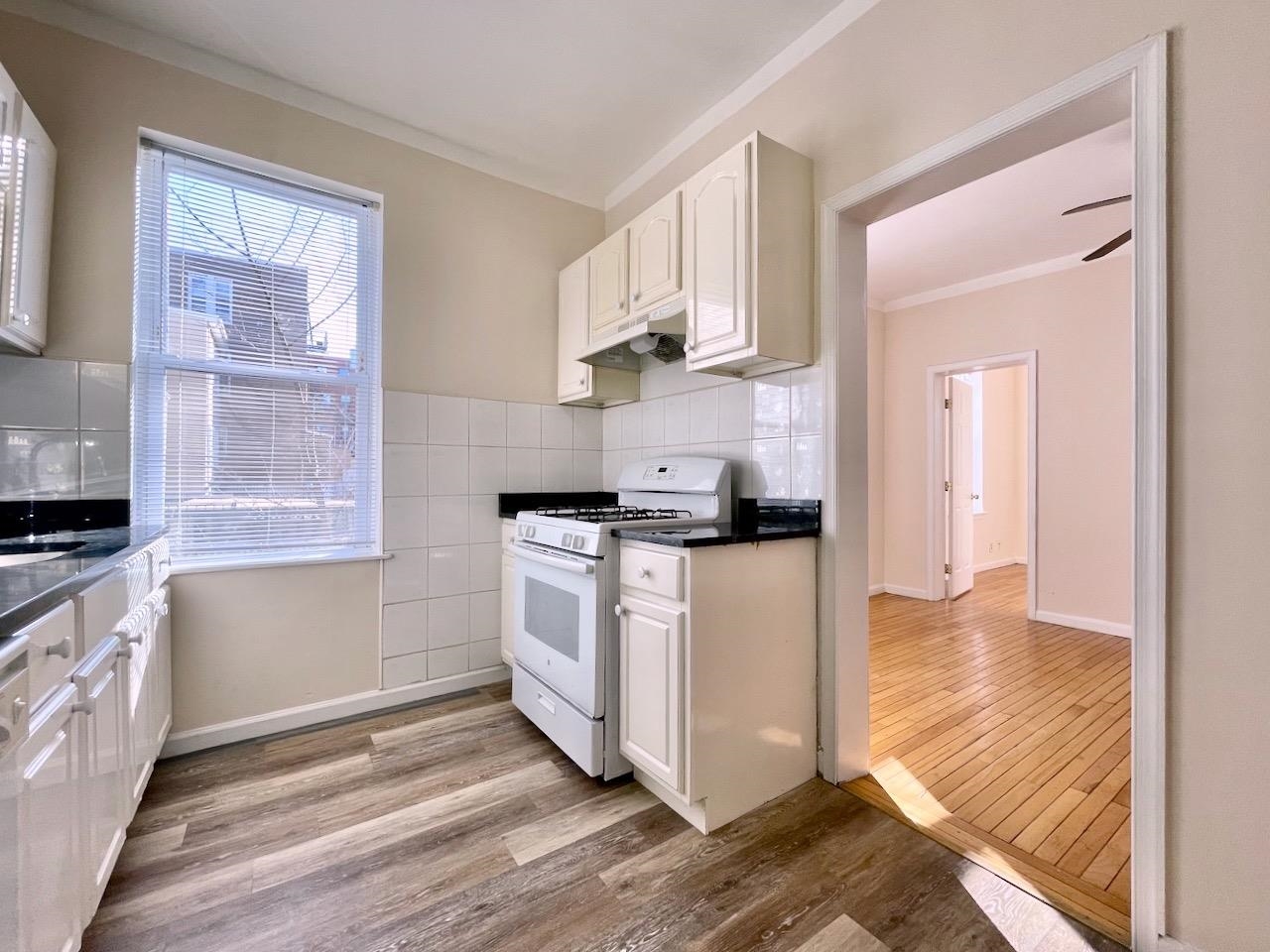 1614 SUMMIT AVE Unit: 4