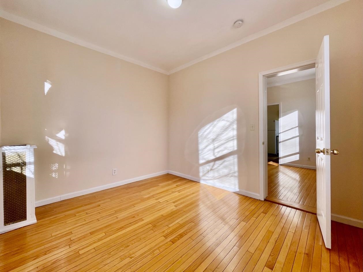 1614 SUMMIT AVE Unit: 4