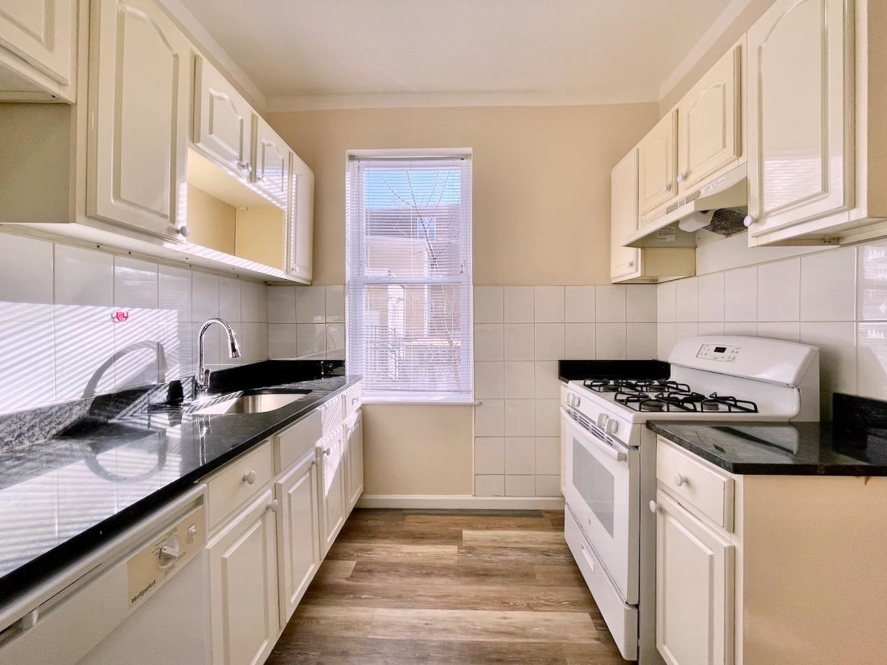1614 SUMMIT AVE Unit: 4