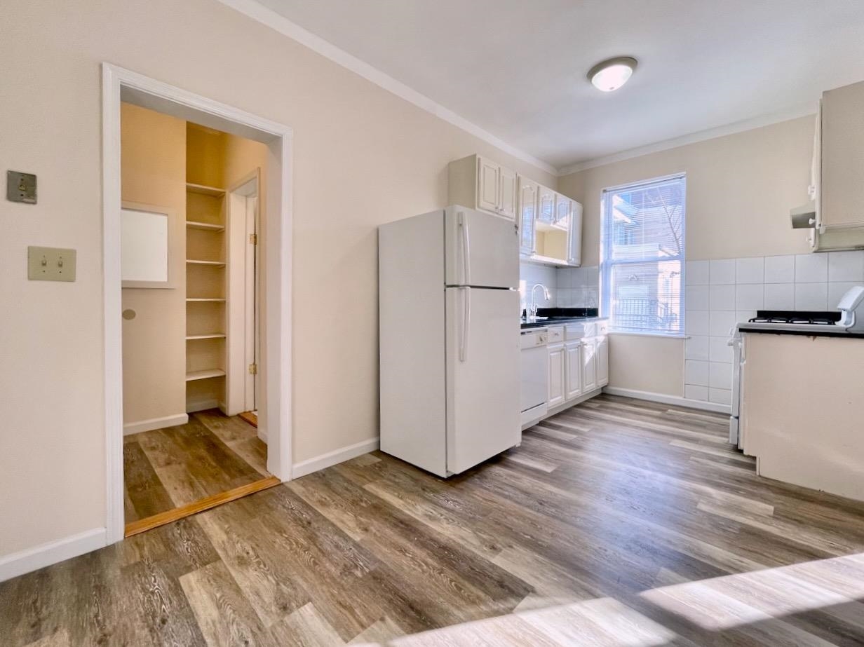 1614 SUMMIT AVE Unit: 4
