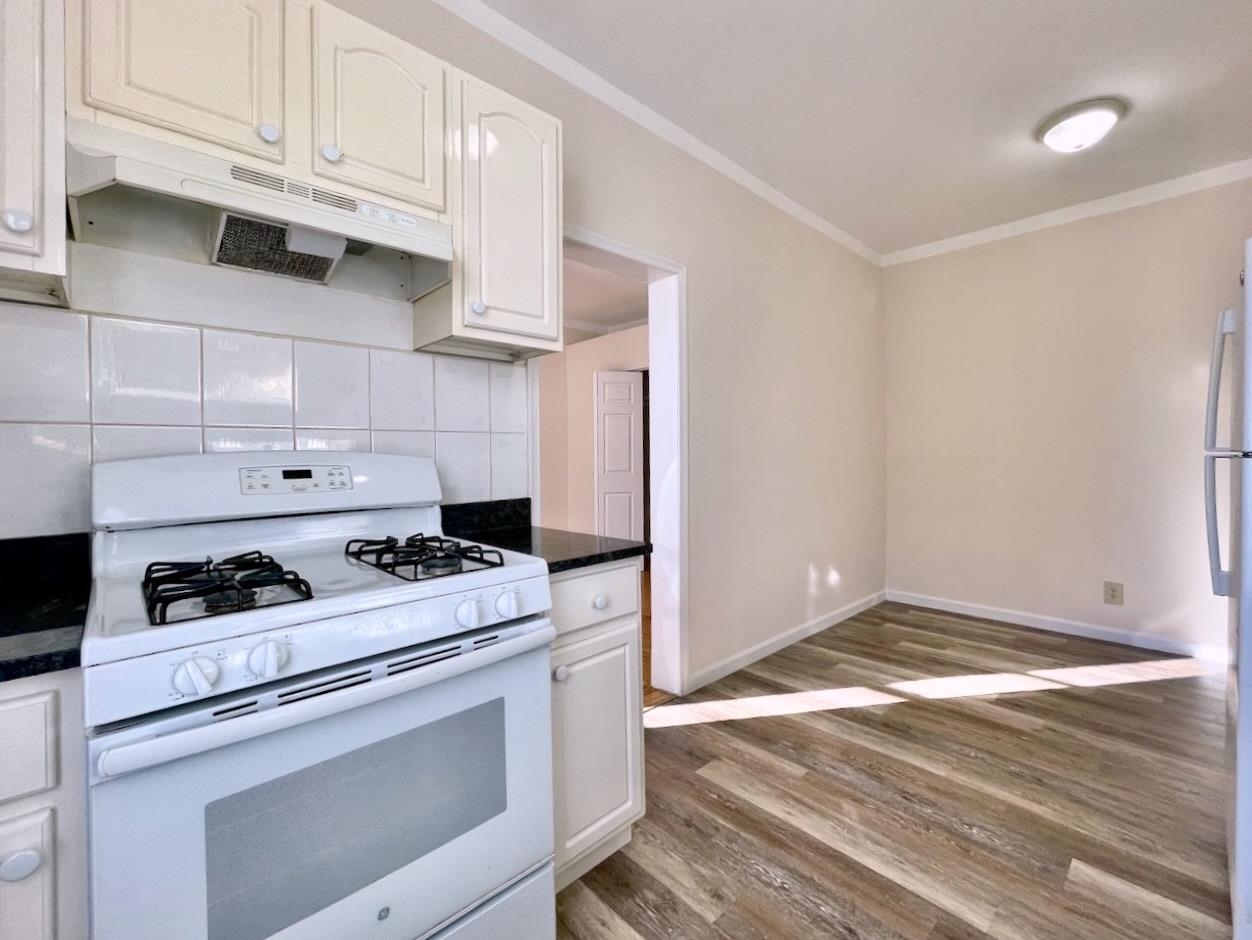 1614 SUMMIT AVE Unit: 4